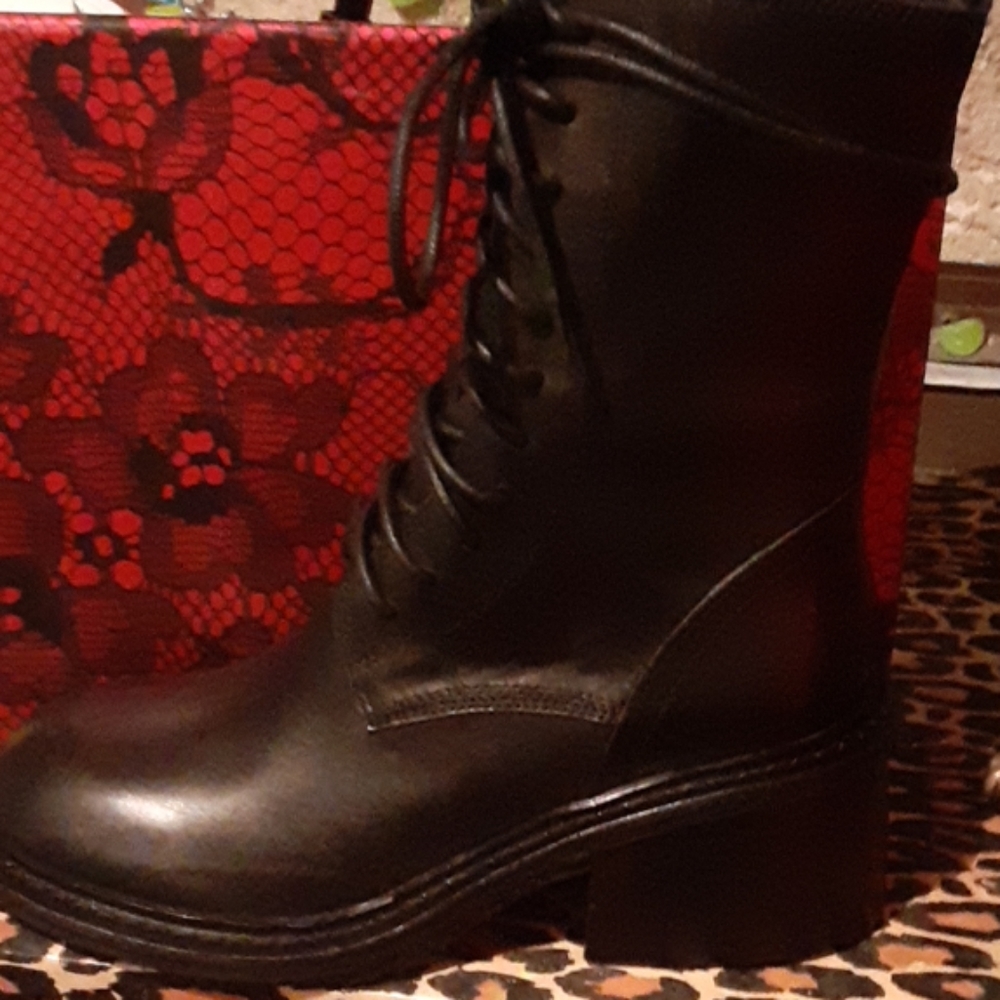 boots - Picture 2 of 7
